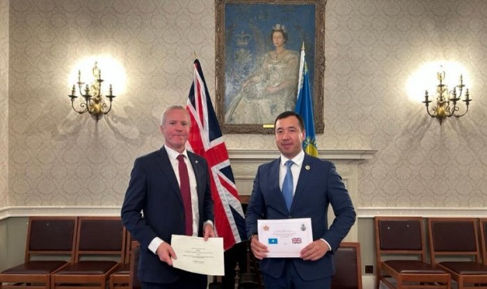 Qazaxıstan Böyük Britaniya ilə hərbi əməkdaşlıq planı imzaladı  
