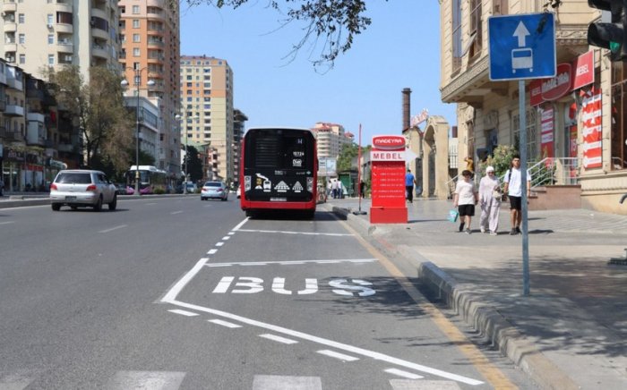    Avtobus zolaqlarında avtomobildən minib-düşmək üçün yerlər yaradılır    I VİDEO      