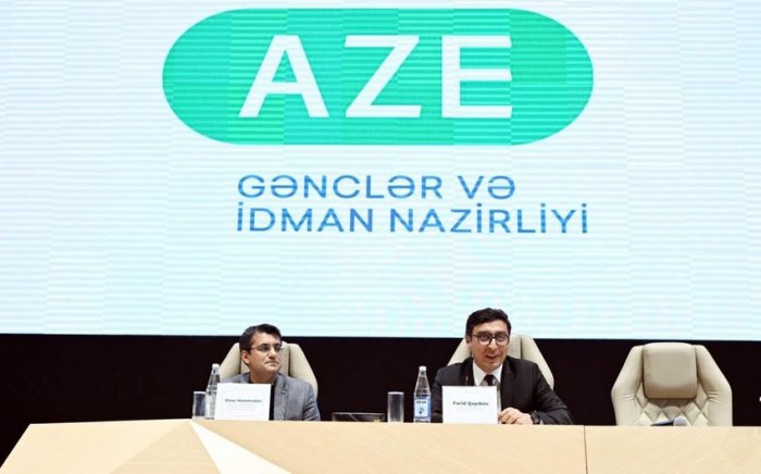 Nazir idmançılar və onların məşqçiləri ilə görüşüb