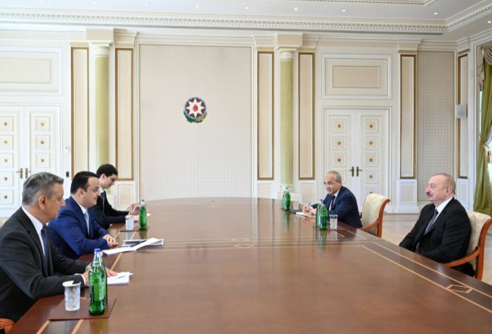   El presidente Ilham Aliyev recibe al ministro uzbeko  