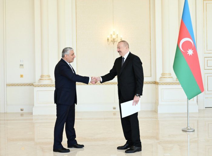    İlham Əliyev İranın Azərbaycandakı yeni səfirinin etimadnaməsini qəbul edib   