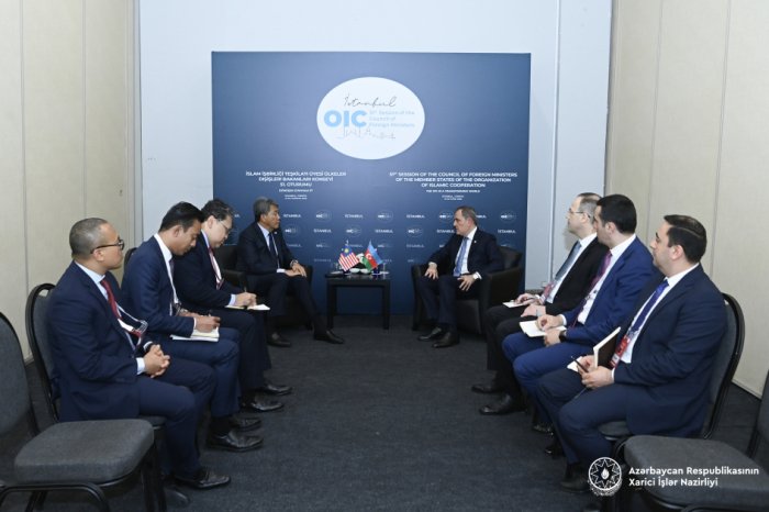 Azerbaijani FM meets with Malaysian counterpart in Istanbul