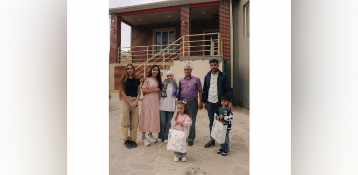Leyla və Arzu Əliyevalar "Gənc arıçı" layihəsinin iştirakçısı ilə görüşüblər