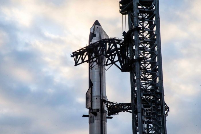 "SpaceX" şirkətinin raketi 26 "Starlink" peykini orbitə çıxarıb  
