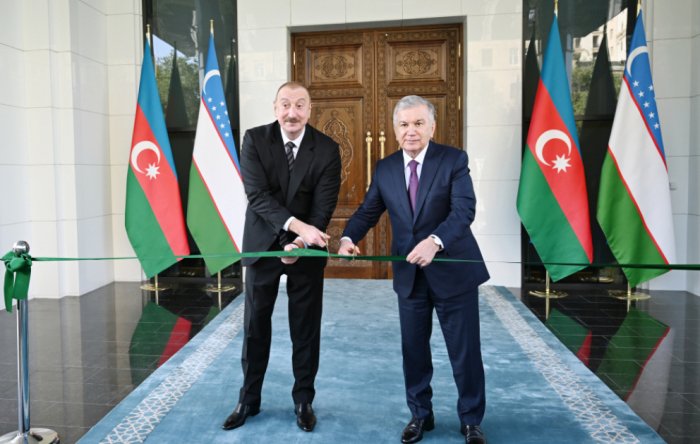    Prezidentlər Xankəndidəki tikiş fabrikinin fəaliyyəti ilə tanış olublar   