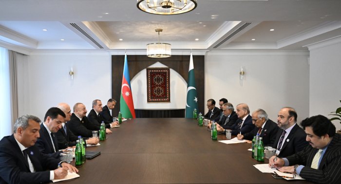  Azerbaijani President meets with Pakistani PM in Khankendi 