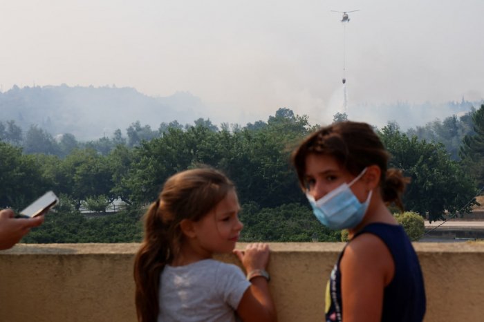More than 18,000 people in lockdown as wildfire rages in Catalonia