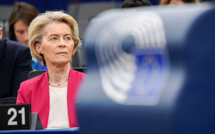   Ursula von der Leyen blieb nach einer Vertrauensabstimmung im Amt  