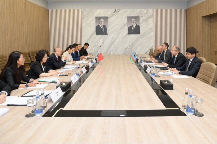   Aserbaidschan und China besprechen Zusammenarbeit in der Zivilluftfahrt  