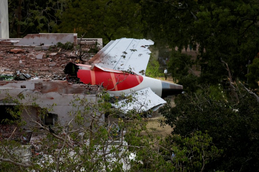 Pilots dismiss human error as Air India crash probe 