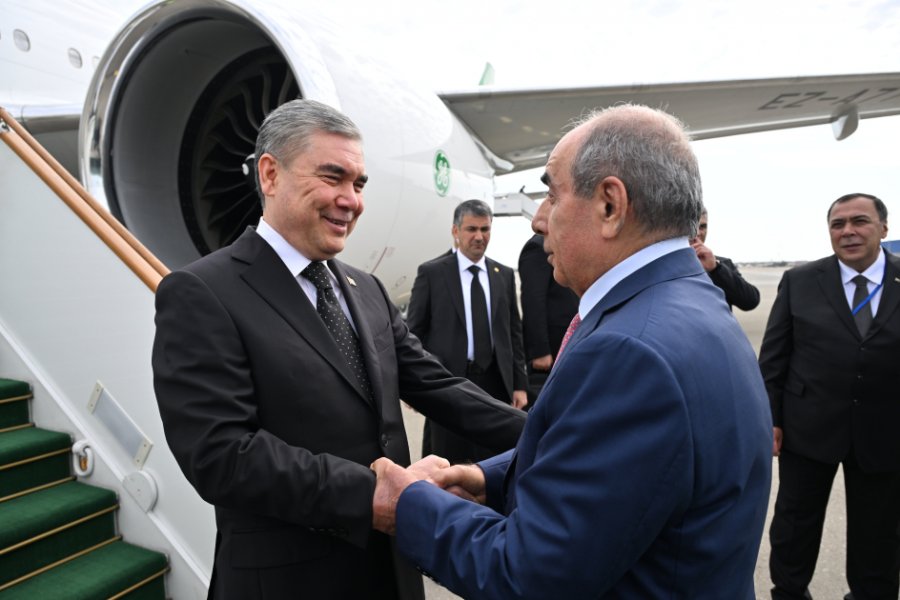   Vorsitzender der Halk Maslahaty Turkmenistans trifft in Aserbaidschan ein  