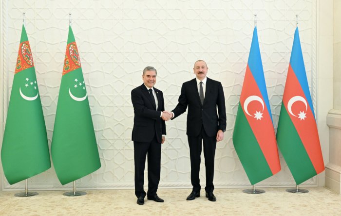    İlham Əliyev Qurbanqulu Berdiməhəmmədov ilə görüşüb     
