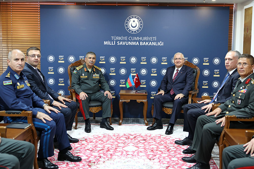 Azerbaijani and Turkish defense ministers meet in Istanbul