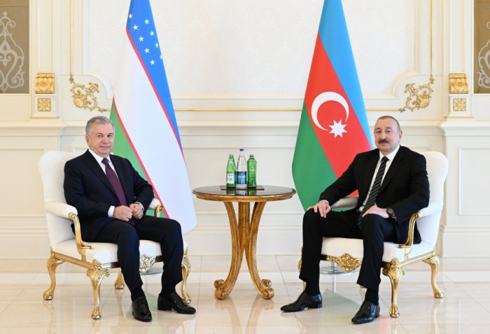  Presidents of Azerbaijan, Uzbekistan hold on-one-meeting 