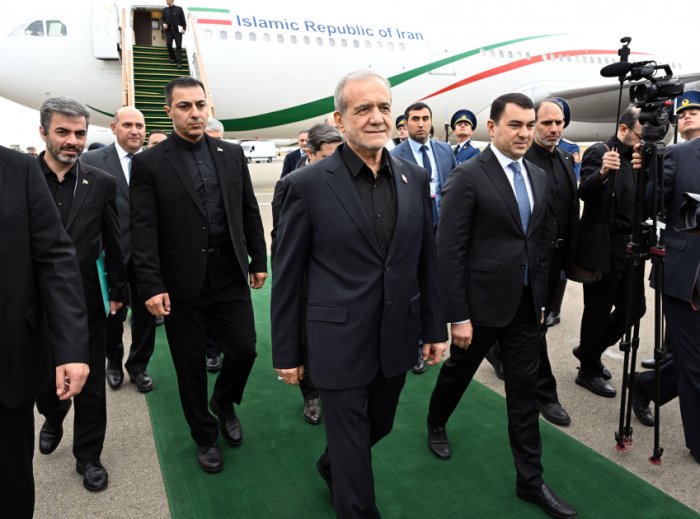  Iranian President arrives in Azerbaijan for ECO summit 