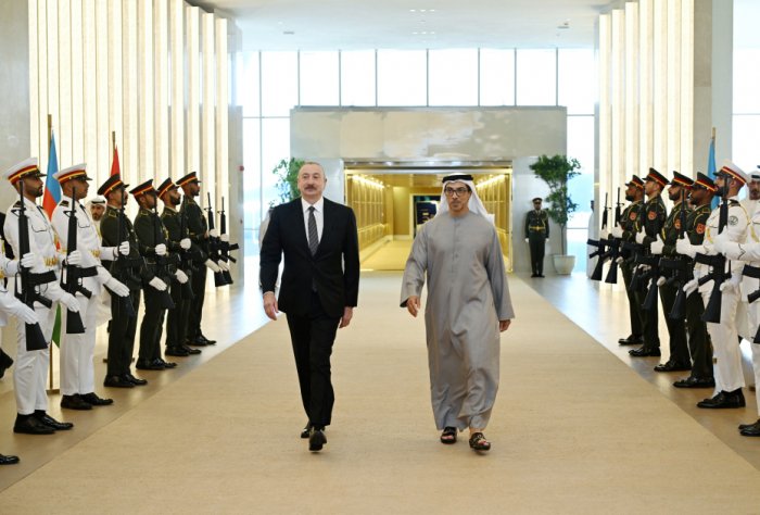  President Ilham Aliyev arrives in UAE for working visit 