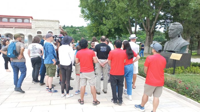 Les voyageurs internationaux visitent Choucha