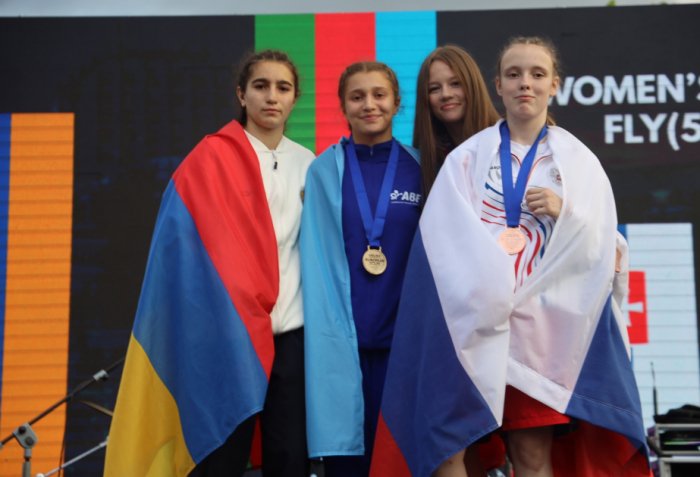   Azerbaijani boxer defeats Armenian rival to clinch European title  
