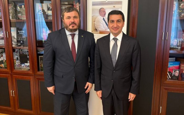   Hikmet Hadschiyev bespricht strategische Partnerschaft mit ukrainischem Botschafter  