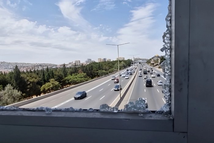 Sumqayıt yolundakı yerüstü keçiddə piyadalar üçün təhlükə    I VİDEO   