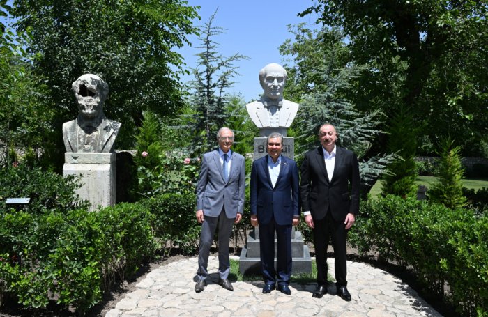   El Presidente Ilham Aliyev y Gurbanguly Berdimuhamedov visitaron la Casa-Museo de Bulbul en Shusha  