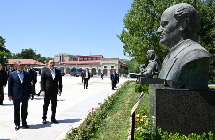   Ilham Aliyev y Gurbanguly Berdimuhamedov contemplaron los monumentos fusilados de Natavan, Bulbul y Uzeyir Hajibeyli en Shusha  