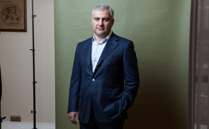 Karapetyan meydana gəncləri atır