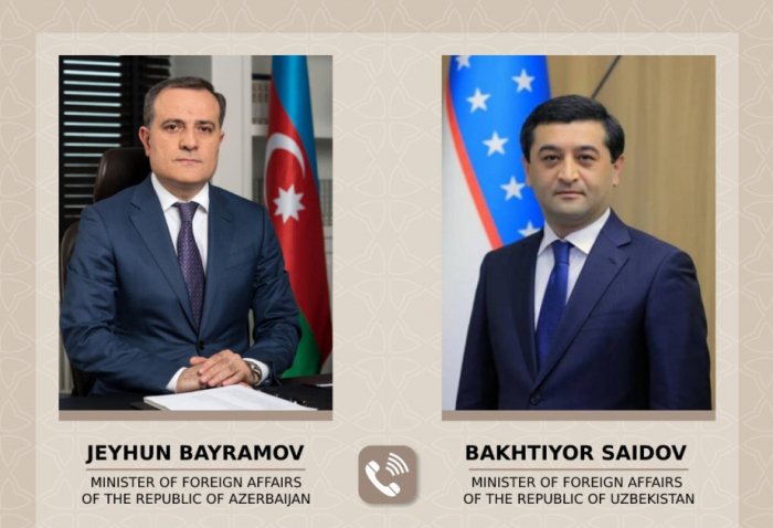 Azerbaijani, Uzbek FMs hold phone conversation