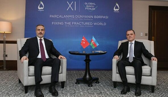 Hakan Fidan Ceyhun Bayramovla danışdı  
