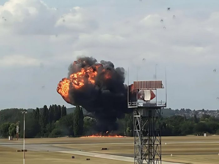 Britaniyada aviaqəza:    4 nəfər ölüb   