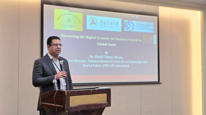  Khalid Taimur Akram wins Best Presenter Award at Tsinghua university 