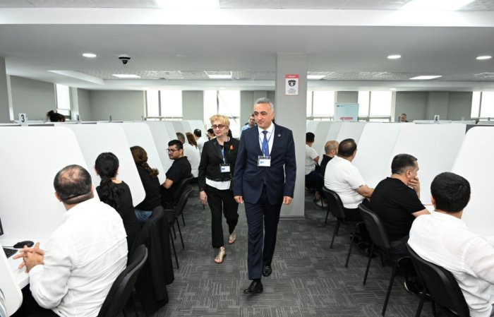 Vəkil olmaq istəyənlər imtahan veriblər
