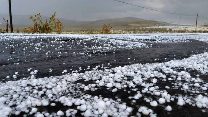 Şahdağa dolu yağıb