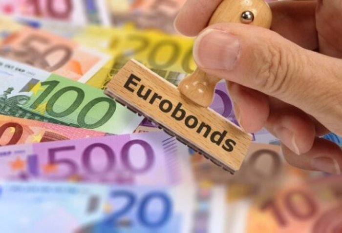 Dövriyyədə ümumi dəyəri 1 milyard dollardan çox olan avrobondlar var  
