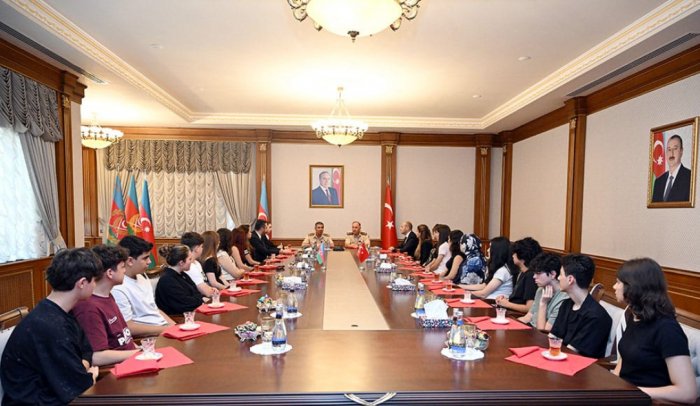   Azerbaijani Defense Minister meets with Turkish Martyr families  