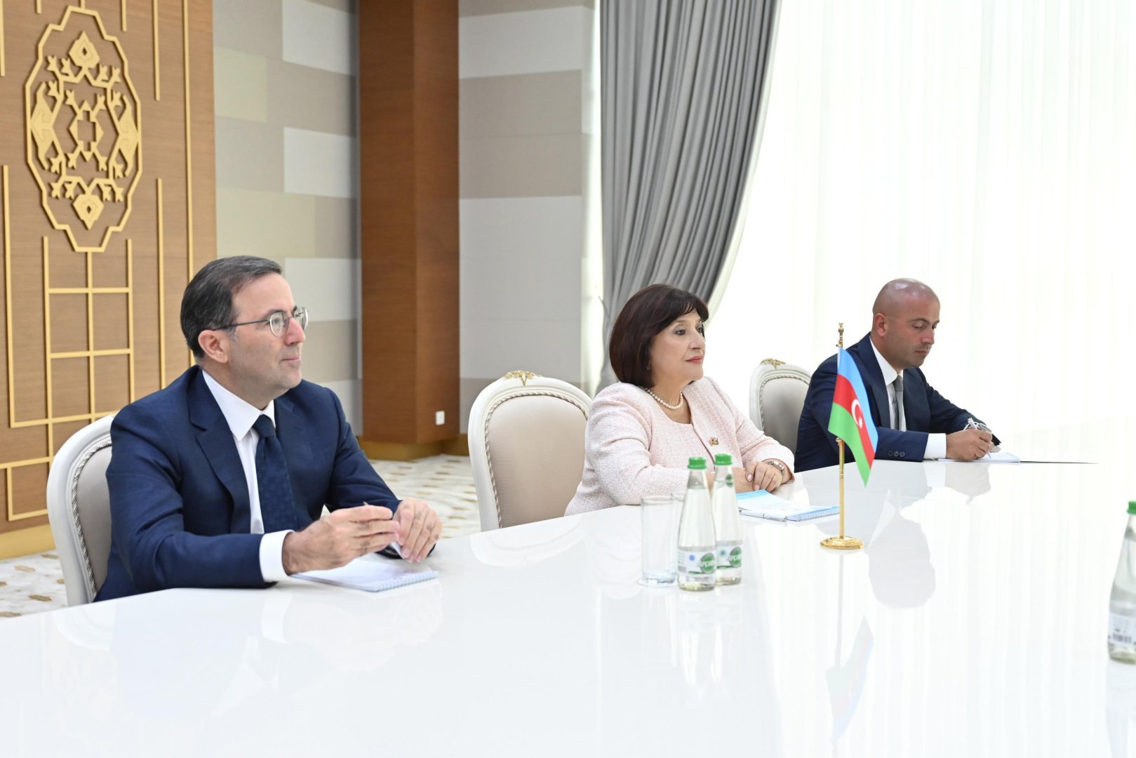   Sprecherin des aserbaidschanischen Parlaments trifft sich mit der Sprecherin des Madschlis von Turkmenistan  