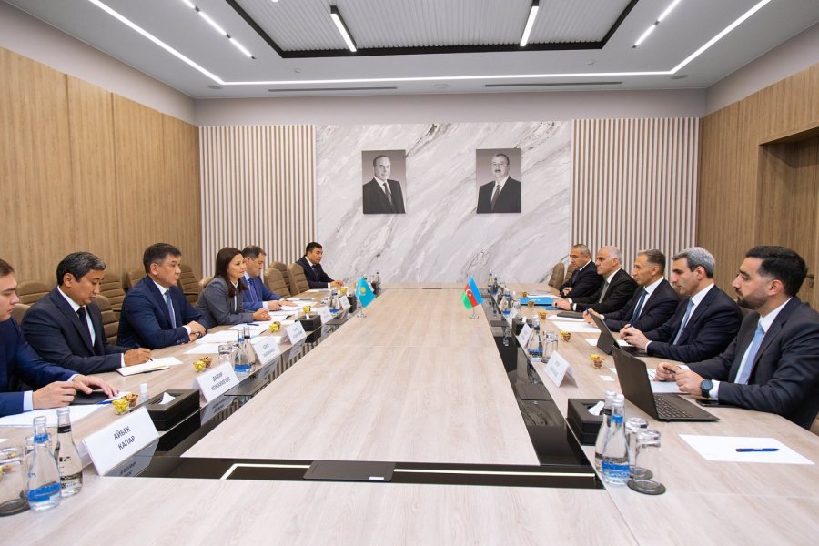   Azerbaijan, Kazakhstan discuss dev