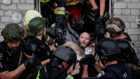   Zelensky says 10 killed as Russia aims to 
