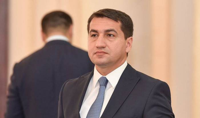   Hikmet Hajiyev traf sich mit dem pakistanischen Botschafter  