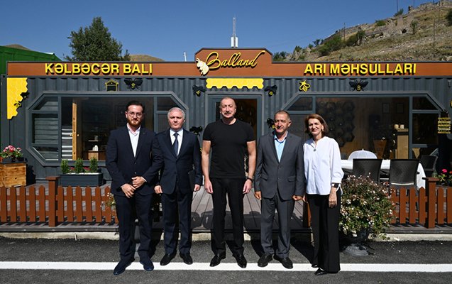 Prezident “Balland-Kəlbəcər balı, arı və arıçılıq məhsulları mağazası”nın açılışında iştirak edib
