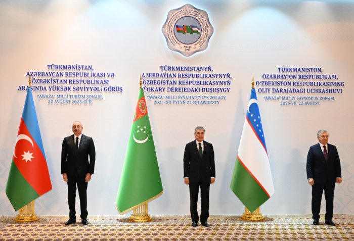   Hochrangiges Treffen zwischen Turkmenistan, Aserbaidschan und Usbekistan beginnt in Turkmenbashi  