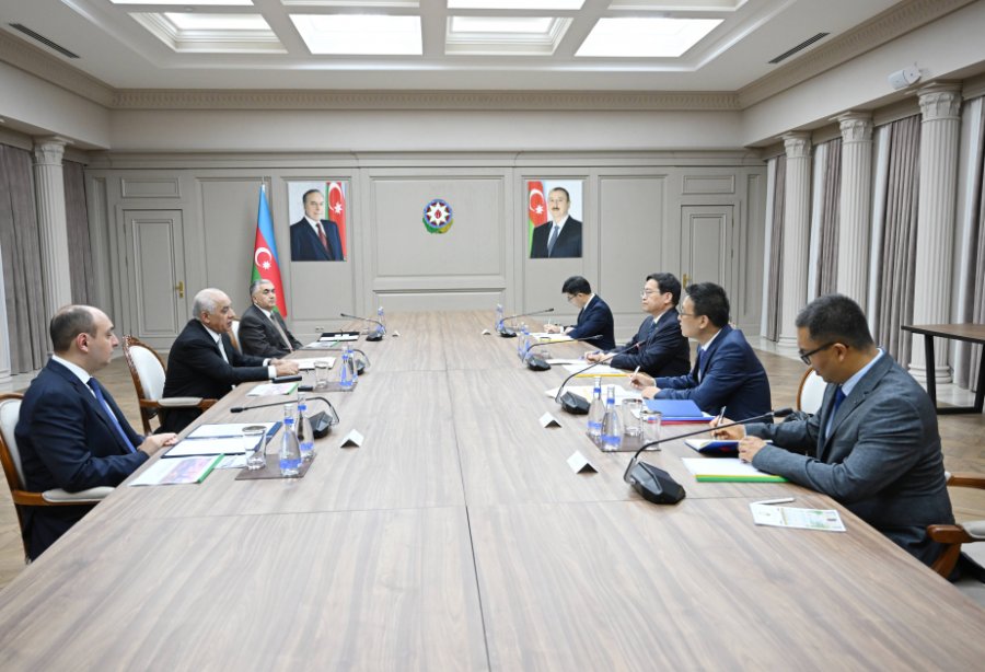 Azerbaijani PM meets with President of China Road and Bridge Corporation