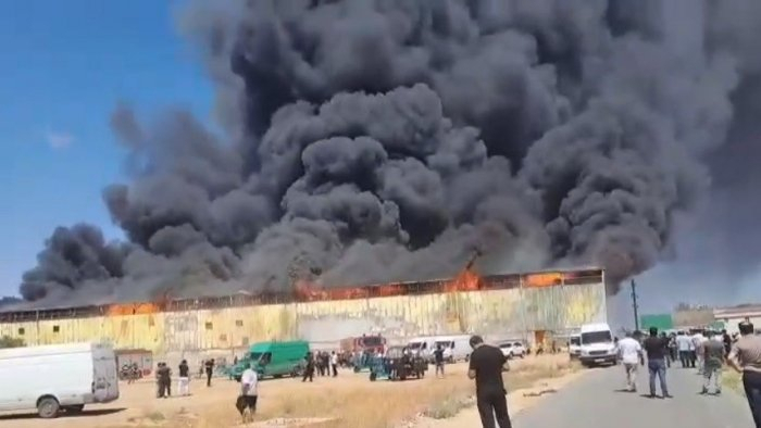 Yanğınla əlaqədar polis əməkdaşları hadisə yerinə cəlb edilib