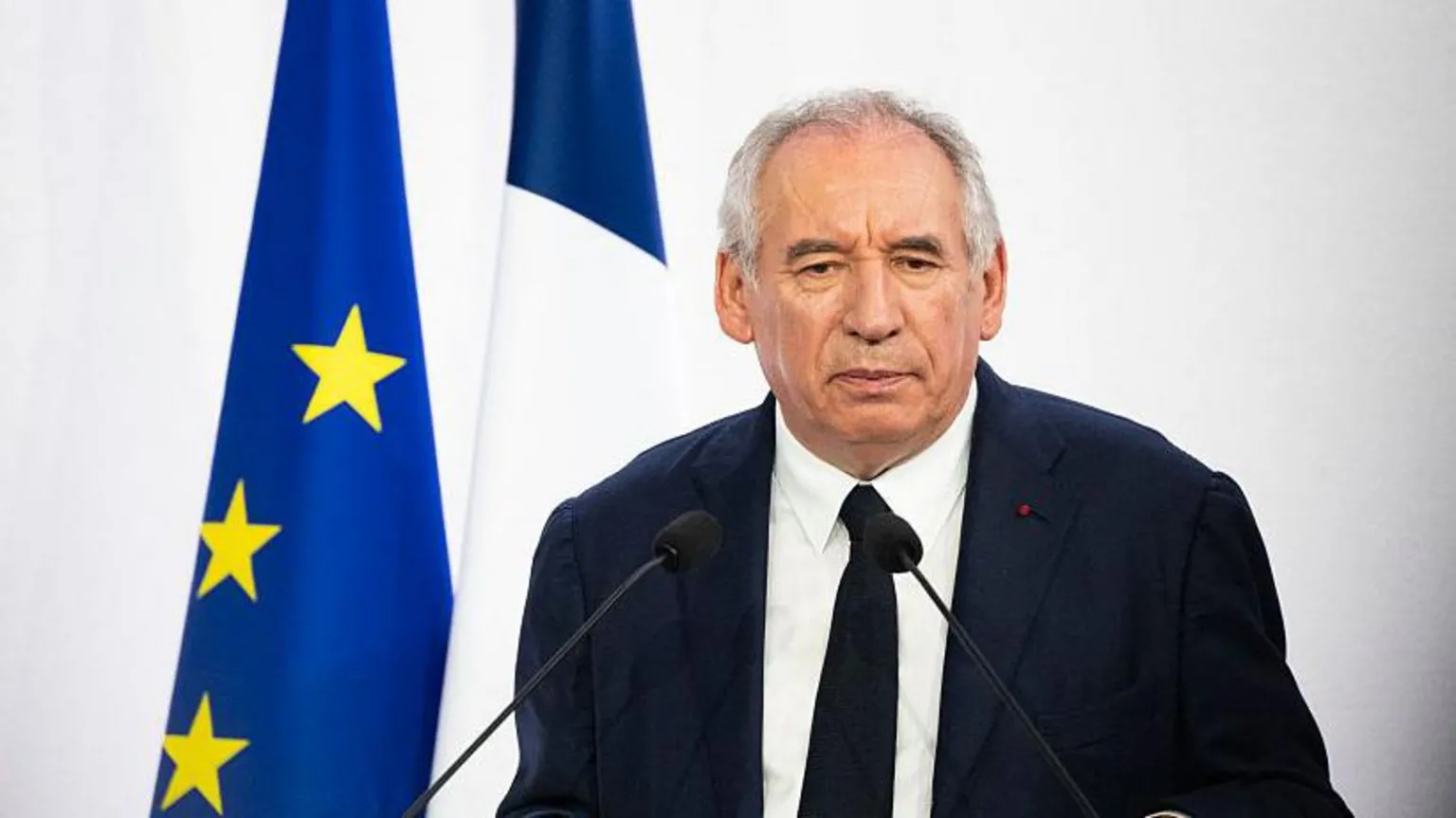 French PM fights for survival as rivals refuse to support confidence vote