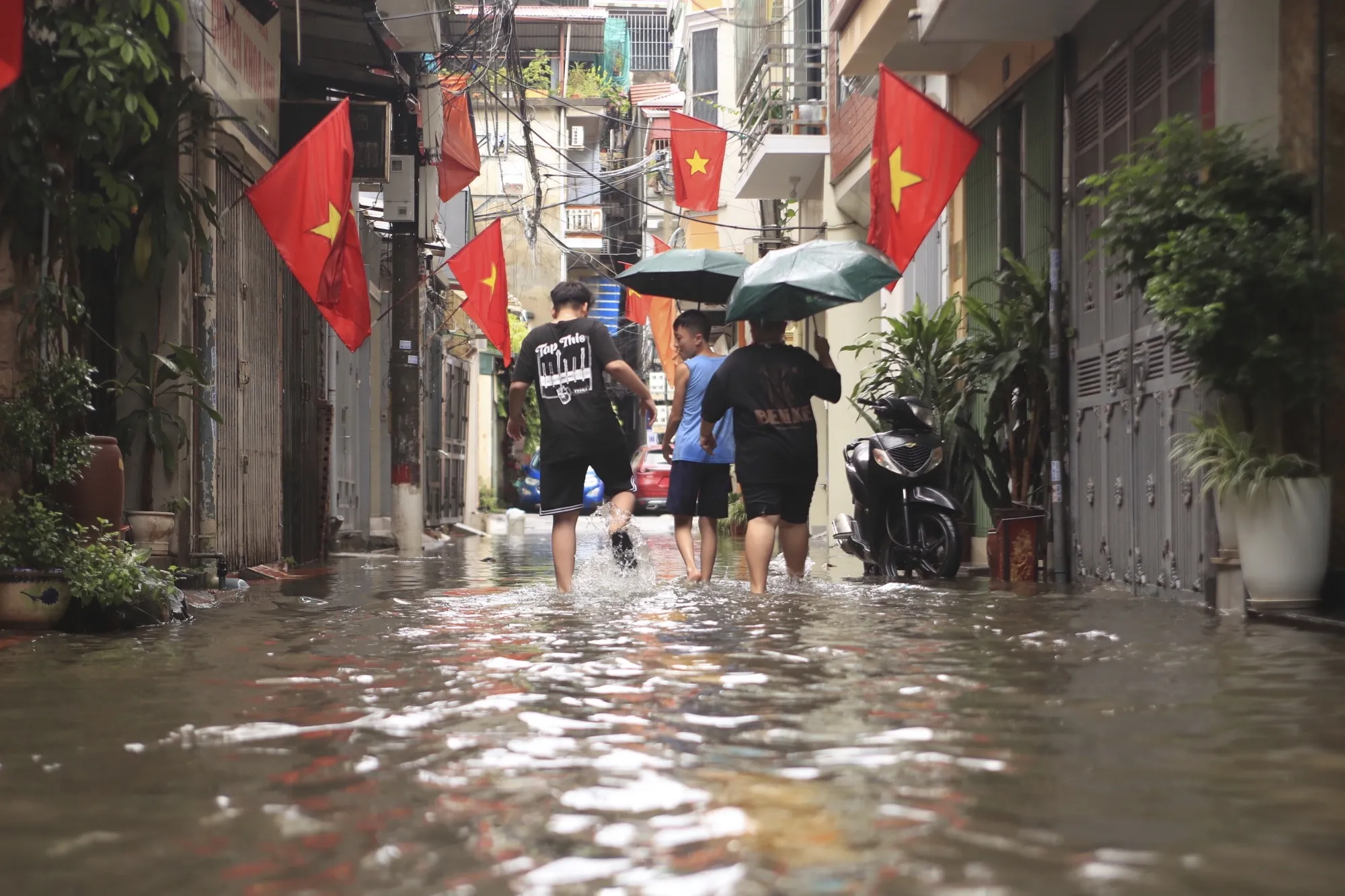   Typhoon Kajiki kills 7 in Vietnam, floods Hanoi, provinces  