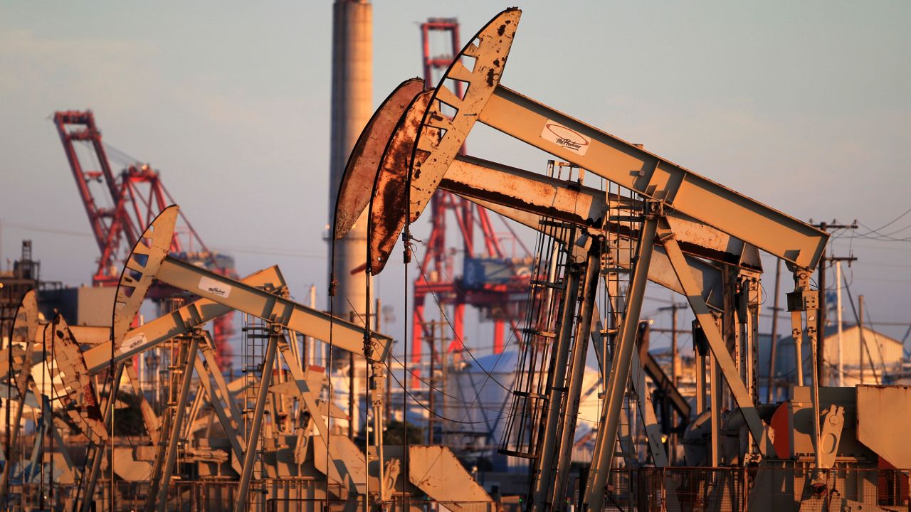 Oil prices fall in global markets
