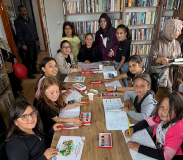 Türkiyənin ucqar kəndlərindən birinə Azərbaycandan 600 kitab hədiyyə edilib