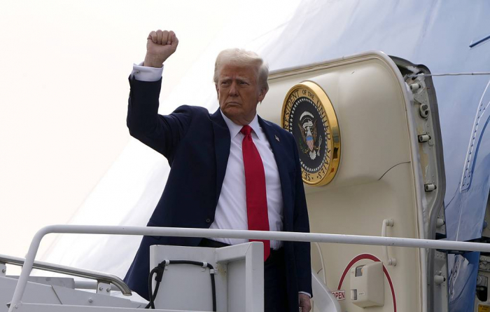 Trump sets off to Alaska for talks with Putin