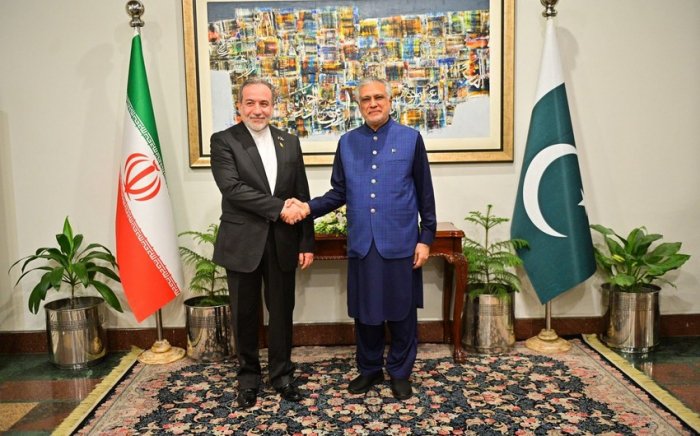 İran və Pakistan XİN rəhbərləri regional məsələləri müzakirə edib  
