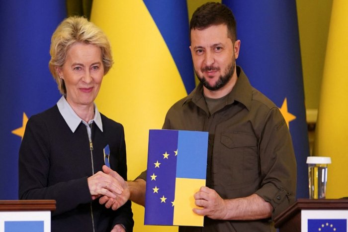 Von der Leyen Zelenski ilə Ukraynanın Aİ-yə üzvlük məsələsini müzakirə edib  
